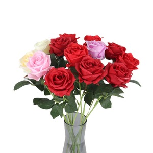 Rose artificielle Jessie à tige unique rouge pour la Saint-Valentin, les mariages et la décoration intérieure - Product Image 5