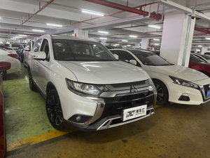 มิตซูบิชิ เอาท์แลนเดอร์ CVT ปี 2020 มือสอง รถ SUV 5 ประตู 5 ที่นั่ง เครื่องยนต์เบนซิน 2.0 ลิตร ล้อแม็ก R18 เบาะผ้า เกียร์อัตโนมัติ พวงมาลัยซ้าย - Product Image 2