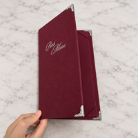 Couverture de menu de luxe en velours avec protection d'angle métallique, logo personnalisé en feuille d'aluminium, dossier de menu pour restaurant et bar