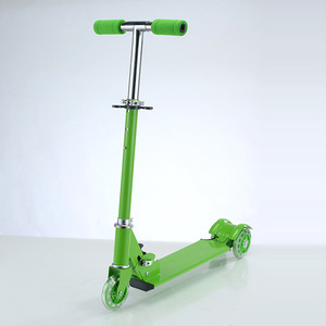 Trottinette à trois roues tout métal avec lumières, hauteur réglable pour enfants de 3 à 6 ans - Product Image 1