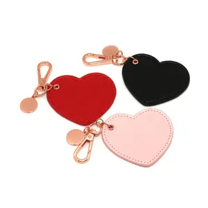 China Suppliers creative special wedding souvenir heart Pu leather keychain custom