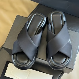 Luxury designer Sports shoes Men High Quality Men Woman Slippers Flat Sandals Trendy Outdoor Leather Upper Beach <b>Slides</b> Slippers - Product Image 2