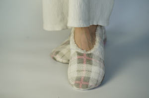 Chaussons d'intérieur OEM ultra doux en polaire, antidérapants, légers, pour l'hiver et l'automne, à bout ouvert, confortables, style <span class=keywords><strong>ballerine</strong></span> - Product Image 4