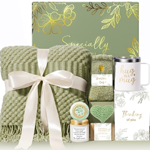 Cesto Regalo Personalizzato per la Cura Personale, Coperta in Cotone, Tazza, Candela, Bomba da Bagno, Sapone, Confezione Relax per la Festa della Mamma e <span class=keywords><strong>Natale</strong></span> - Product Image 5
