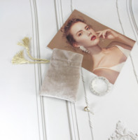 Pochette de luxe en velours doré avec cordon de serrage, décorée d'un pompon, en flanelle douce, pour bijoux, parfums et emballages cadeaux