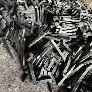 Charbon de bois en copeaux carrés de 1 tonne métrique en vrac pour restaurants, chichas et traiteurs - Product Image 5