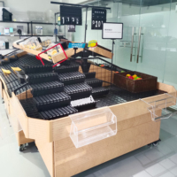 Supermarkt houten fruit- en groenteplank voor groenten en fruit