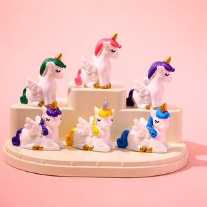 Artesanías de resina de unicornio, vitrinas creativas para el hogar, decoraciones de escritorio para oficina, adornos festivos de arte navideño para porche, nuevo - Product Image 1