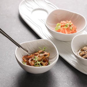 Grano surfact en relieve mate blanco <span class=keywords><strong>tapas</strong></span> aperitivo 3 salsas dsihes plato de cerámica para servir al por mayor para restaurante - Product Image 2