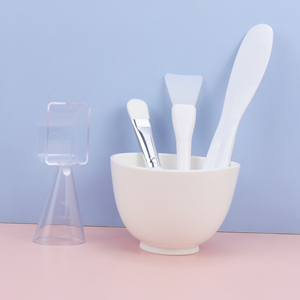 Kit de mélange de masques DIY <span class=keywords><strong>avec</strong></span> bol en silicone personnalisé, spatule applicatrice et tasse graduée - Product Image 3