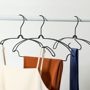 Nouvelle <span class=keywords><strong>Cintre</strong></span> Métallique Tendance Multifonction Antidérapante avec Revêtement Poudré pour Présentation de Vêtements - Product Image 1