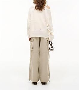 <span class=keywords><strong>Pull</strong></span> en maille ajourée <span class=keywords><strong>blanc</strong></span> élégant - Haut ample à manches longues et <span class=keywords><strong>col</strong></span> <span class=keywords><strong>bateau</strong></span> avec lettrage en relief pour femme - Product Image 3