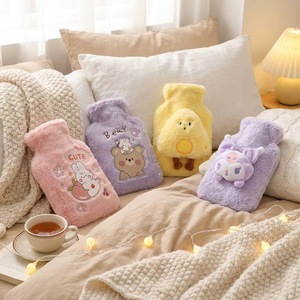 Bouteille d'eau chaude en peluche doublée de polaire, design de dessin animé en forme de U, pour le lit et la chaleur des mains - Product Image 1