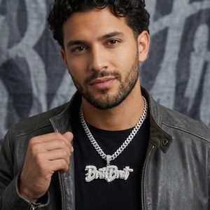 Pendentif personnalisé Hip Hop en moissanite, pendentif lettre pré<span class=keywords><strong>nom</strong></span>, joli pendentif personnalisé en argent 925 glacé avec moissanite - Product Image 4