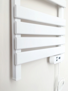 Toallero Eléctrico Vertical de 500W con Diseño de Escalera, Calentador de Toallas Blanco con Control Digital y Protección contra Sobrecalentamiento - Product Image 2