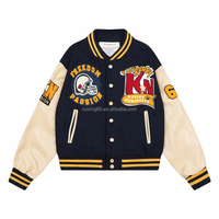 Chaqueta Varsity Personalizada para Hombre en Crema y Azul Marino con Parches Bordados en Chenille, Estilo Béisbol, Fabricante OEM ODM de Marca Privada