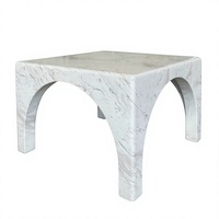 Table basse carrée moderne personnalisée au design tendance pour le salon, en matériau GFRC et avec emballage sur mesure