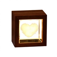 Lampe de nuit en cristal cubique moderne gravée en 3D, base en bois massif, lampe de bureau LED à brancher, décoration de salon, cadeau pour la maison