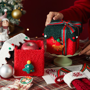 Kotak Hadiah Beludru Natal dengan Pohon Natal Bulu Pom Pom, Tutup Bergelombang Putih, Badan Merah, Pita Hijau, Kotak Kertas untuk Apel - Product Image 6