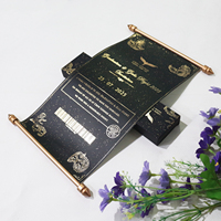 Ensemble de défilement de style classique cartes de papier de défilement avec bâton en plastique et boîte de papier en feuille d'or et gland pour l'événement d'invitation de mariage