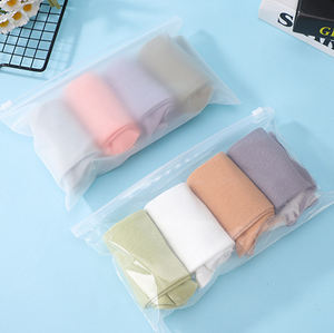 Sac à fermeture éclair transparent et givré tendance, sac de vêtement avec logo personnalisé, sac en plastique à fermeture éclair de grande taille pour chaussettes, vêtements, entreprise - Product Image 5