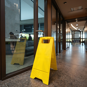 Tùy chỉnh một khung an toàn CAUTION Board Double Sided trống nhựa gấp tầng cảnh báo dấu hiệu đứng cho cửa hàng văn phòng khách sạn - Product Image 3
