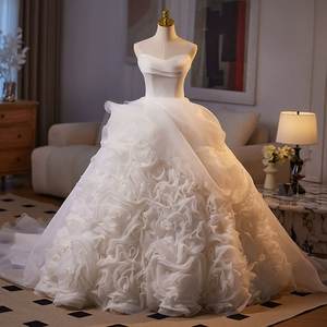 Vestidos de Novia de Satén sin Tirantes <span class=keywords><strong>con</strong></span> Falda de Tul <span class=keywords><strong>con</strong></span> Volantes y Pétalos, Estilo Princesa, <span class=keywords><strong>para</strong></span> <span class=keywords><strong>Bodas</strong></span> en el Jardín - Product Image 1