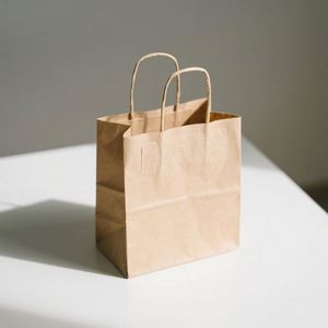 Sacs en papier kraft miniatures personnalisés en gros avec poignée, impression de logo sur mesure pour vêtements, emballage personnalisé - Product Image 1