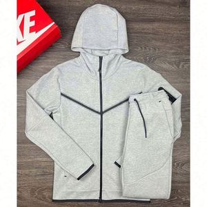 Ensemble de survêtement décontracté pour homme, respirant, personnalisable, avec sweat à capuche zippé et pantalon de jogging, idéal pour l'automne - Product Image 4