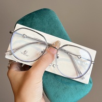 Monture de lunettes ronde en métal décorée de cœurs, légère, pour femmes, anti-lumière bleue, avec possibilité de verres correcteurs