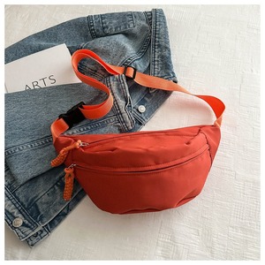 Riñonera cruzada de nailon duradero y suave con correa ancha ajustable, bolsa deportiva de cintura con múltiples bolsillos, ideal para uso diario y actividades al aire libre. - Product Image 1