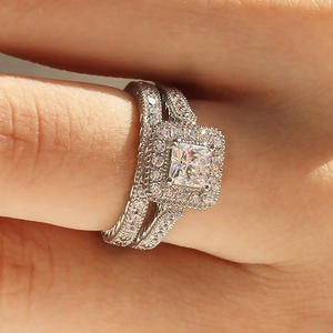 Anillo de Compromiso con Diamante Corte Princesa T0728, Oro Blanco, Color G Natural, Joyería para Mujer - Product Image 3