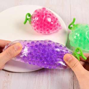 CHENXI - Bolas Antiestrés de Gel de Agua, Lindas Fresas de TPR, Juguetes Sensoriales para Niños - Product Image 5