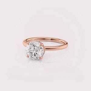 Bague de fiançailles solitaire avec halo caché en diamant de laboratoire taille ronde en or rose 14 carats - Product Image 1