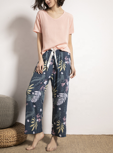 Set Pigiama Donna in Seta-Poliestere Tinto in Capo, Scollo a V, Maniche Corte, Lunghezza al Ginocchio, Asciugatura Rapida, Traspirante, per la Notte - Campione Gratuito - Product Image 3