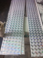 Lámina de Techo de PVC Económica con Diseño Estampado en Caliente, Placa de Techo Falsa de PVC de Fabricante Chino