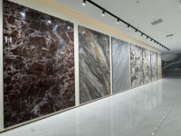 Dalles de pierre frittée polie durable en gros, grand format, en stock pour revêtement mural de hall de piscine, revêtement de sol et décoration