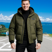 Veste matelassée personnalisée OEM ODM en duvet de canard blanc à 90 % pour homme, à capuche, coupe oversize, avec poches à rabat à double fermeture, décontractée pour l'hiver