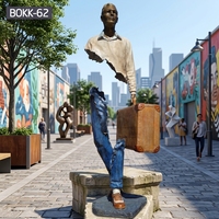 Sculpture Urbaine en Métal Personnalisée, Statue de Voyageur Catalano en Bronze Grandeur Nature