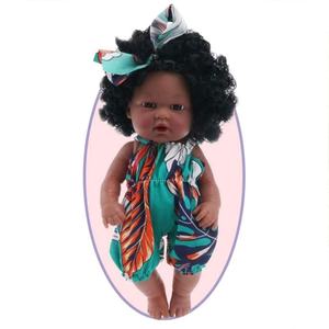 Poupée réaliste de 12 pouces à corps entier, en vente chaude, matériau respectueux de l'environnement, peau noire, filles africaines, fonctionne sur piles, pour enfants de six ans - Product Image 1