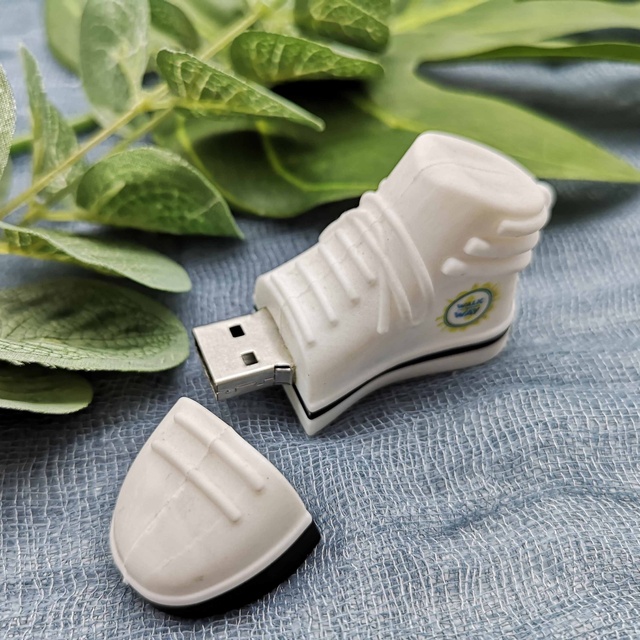 Custom 2D 3D Shoe Shape PVC USB Flash Drives 8GB to 128GB Capacity Rubber Silicon Pen Drive with Promotion Gifts