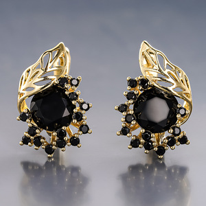 Orecchini a Perno a Forma di Foglia Traforata per Donne, Design Scintillante Nero, Gioielli Eleganti e alla Moda - Product Image 5