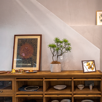 Vitrine de présentation en verre rétro personnalisée pour café, îlot de présentation en bois pour desserts, étagère de boulangerie, comptoir de bar, mobilier design