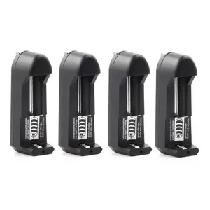 Caricabatterie universali 4 pezzi per batterie AA/AAA 3.7V