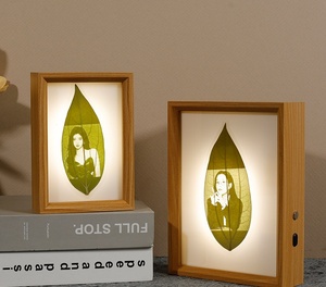 8-Zoll 10-Zoll A4 Wiederaufladbare Berührungssensor-Tischlampe mit Doppelseitigem Glas-Acryl-Holzrahmen und Ständer - Product Image 1
