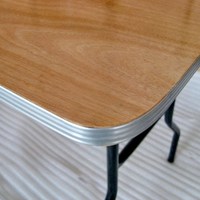 Ensemble de table carrée pliante en bois massif moderne pour l'extérieur, idéal pour les repas en cour, les mariages et les événements