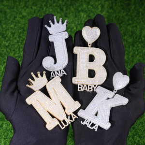 2025 nuovo arrivo Mini nome personalizzato Hip Hop <span class=keywords><strong>con</strong></span> lettera iniziale maiuscola ciondolo corona a <span class=keywords><strong>cuore</strong></span> cerchio CZ nome gioielli personalizzati - Product Image 4