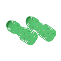 Les chaussures à crampons aérateur de pelouse aident la pelouse à respirer et favorisent la croissance des racines et des pelouses vertes luxuriantes