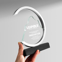 Trophée en cristal en forme de sommet de montagne et de croissant de lune, impression couleur, forme créative, cadeau d'entreprise pour réunion annuelle, récompense