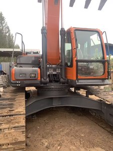 Excavatrice d'occasion Doosan DX300LC-9C, engin lourd de taille moyenne-grande pour les travaux de terrassement et les projets miniers en carrière - Product Image 3